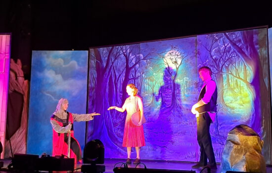 Przedstawienie teatralne pt. „Spod naszej strzechy, czyli w kręgu baśni i legend polskich”